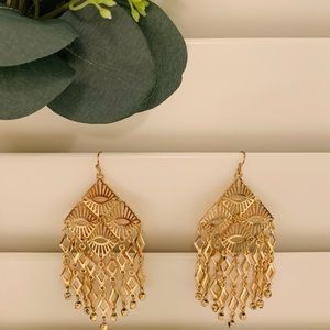 🌿BEAUTIFUL GOLD DANGLING EARRINGS🌿